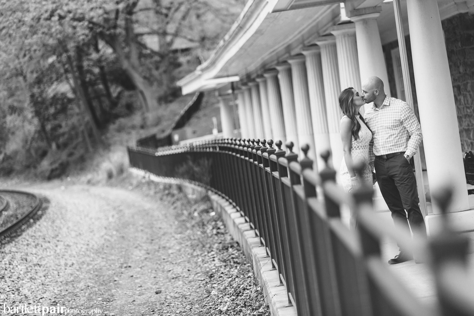 Valley-Forge-National-Park-Engagement-Session-Wedding-12