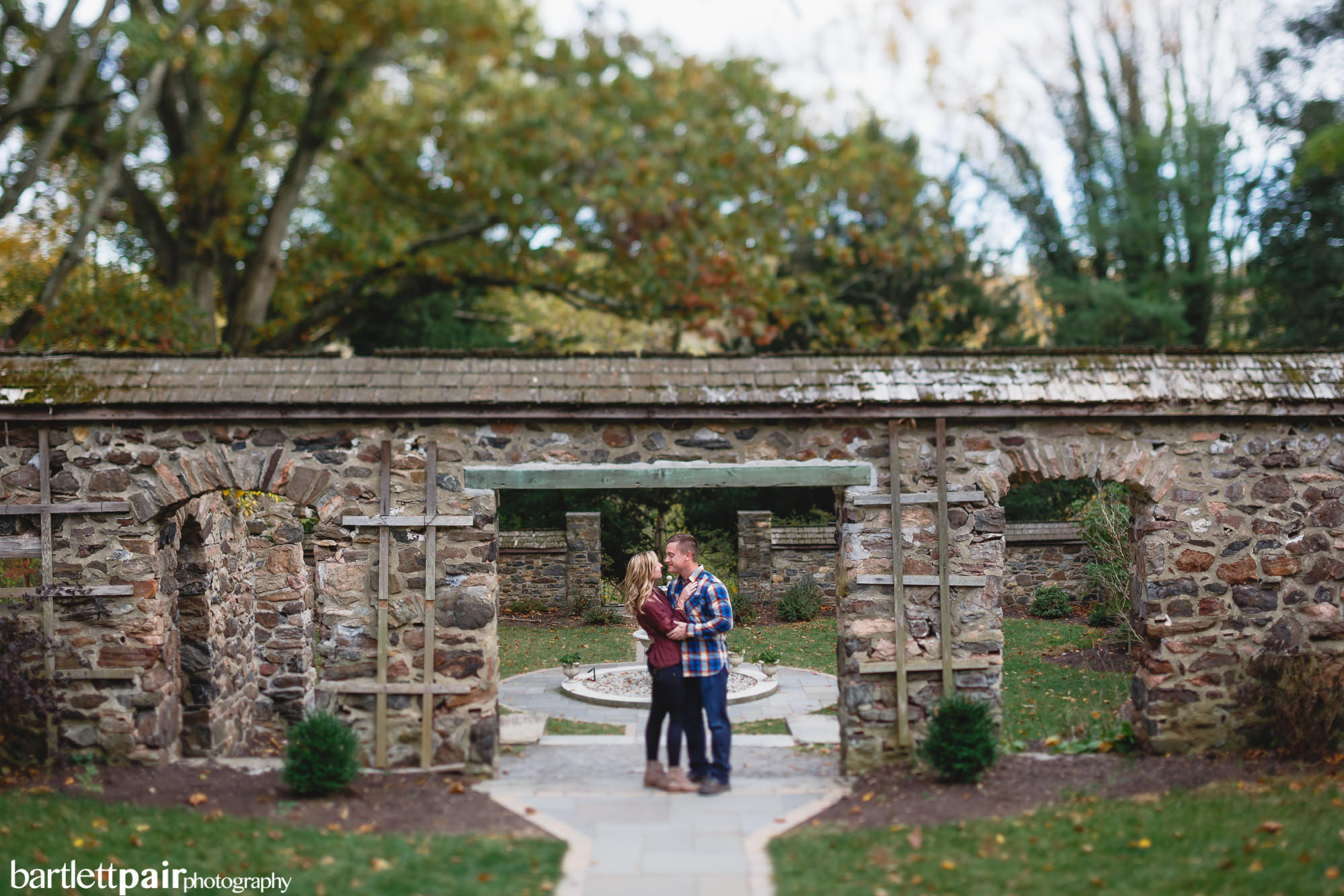 hunting-hill-mansion-engagement-session-at-ridley-creek-state-park-01